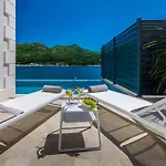 Captivating Belle Riviere Private Infinity Pool 杜布罗夫尼克