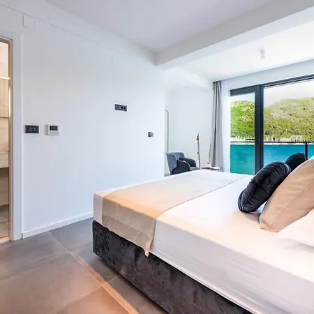 Captivating Belle Riviere Private Infinity Pool Next To The Sea Slano