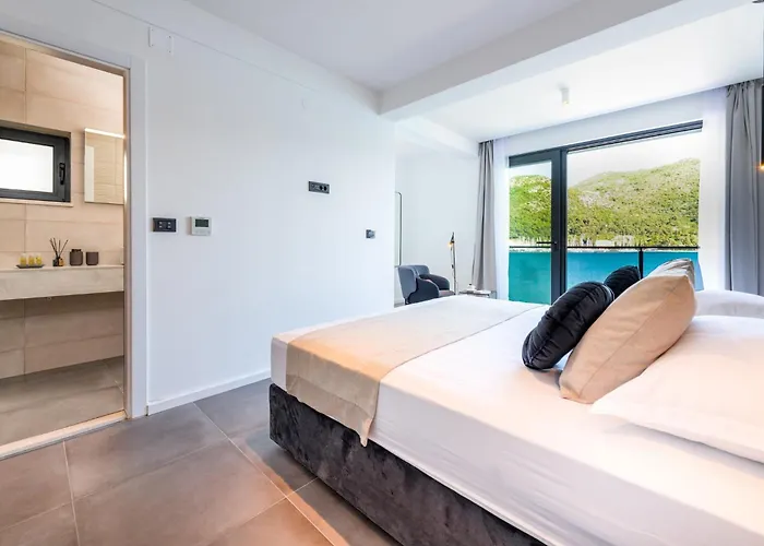 Captivating Belle Riviere Private Infinity Pool Willa *