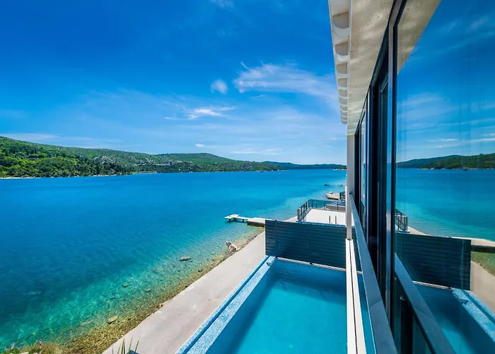 Willa Captivating Belle Riviere Private Infinity Pool *